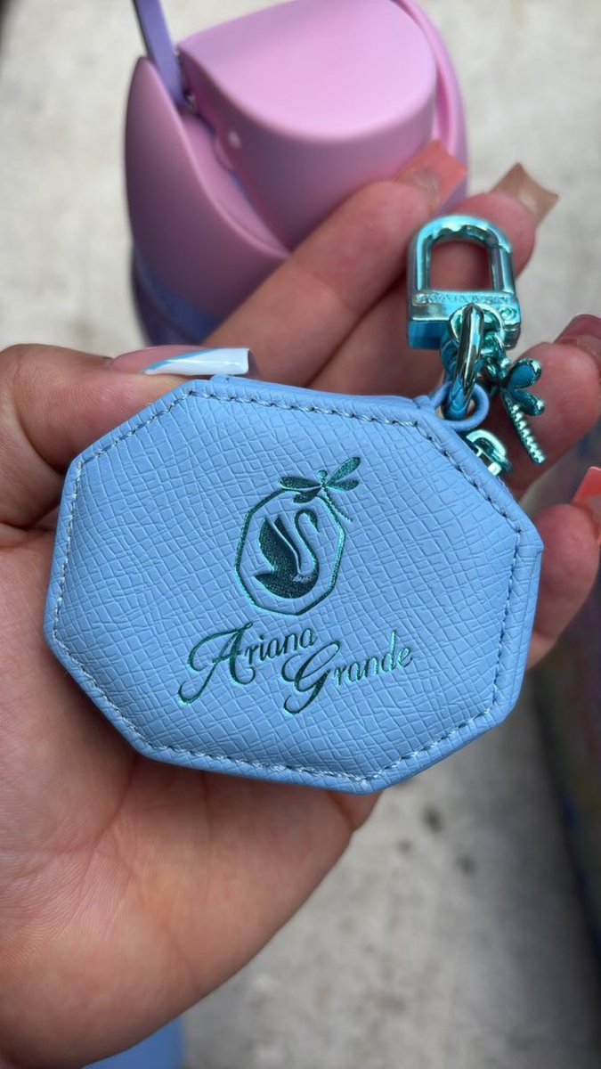 honeyariedits 💋 seeing ari tweet media