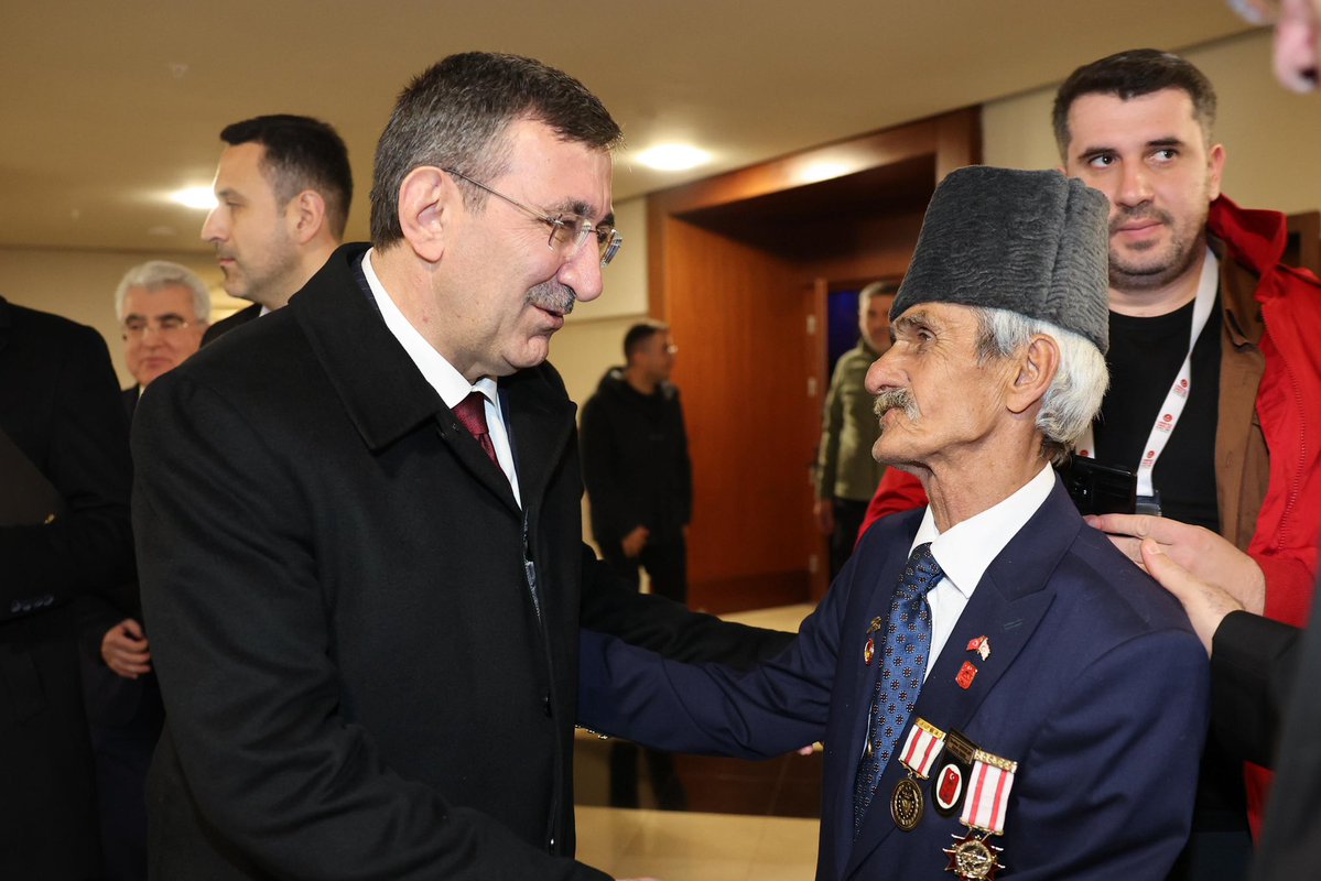 18 Mart Şehitleri Anma Günü vesilesiyle Aile ve Sosyal Hizmetler Bakanımız Sayın <a href="/MahinurOzdemir/">Mahinur Özdemir Göktaş</a> ile birlikte, bu vatanı bizlere emanet eden şehitlerimizin kıymetli aileleri ve kahraman gazilerimizle iftar sofrasında bir araya geldik. 

Devletimiz dün olduğu gibi yarın da tüm