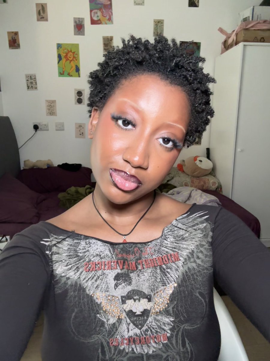 elue (DO NOT FOLLOW) tweet media