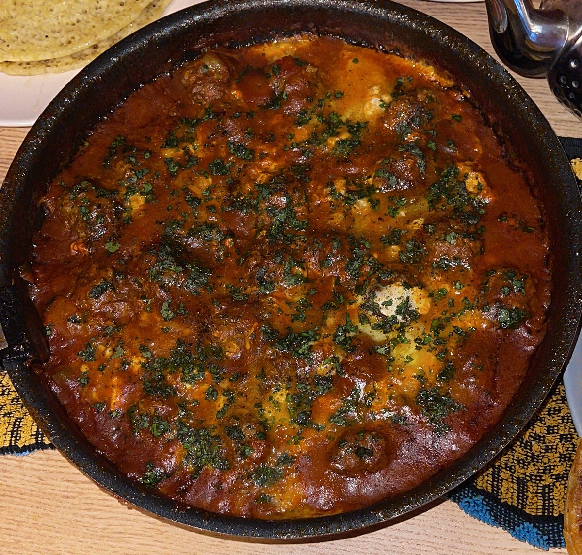 anas_ibn_tbzt's tweet photo. on est dans le fergi time avant le ftour et reeeeegardez moi ce beau tajine préparé par mes soins 😋
appétissant ou pas? 🇲🇦 #dimalmaghrib #championsdelacan https://t.co/pg5R1HdiGC