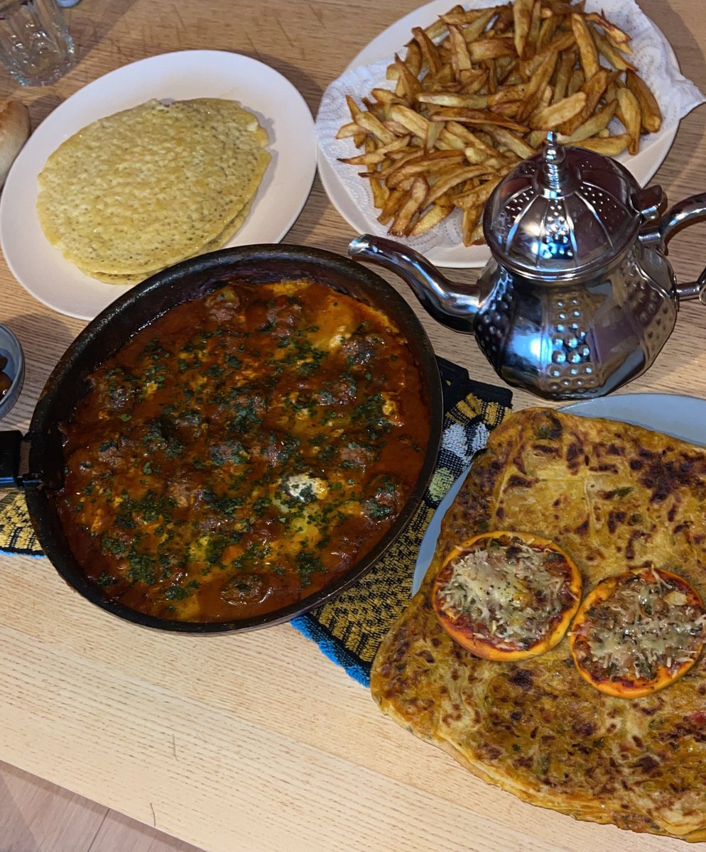 anas_ibn_tbzt's tweet photo. on est dans le fergi time avant le ftour et reeeeegardez moi ce beau tajine préparé par mes soins 😋
appétissant ou pas? 🇲🇦 #dimalmaghrib #championsdelacan https://t.co/pg5R1HdiGC