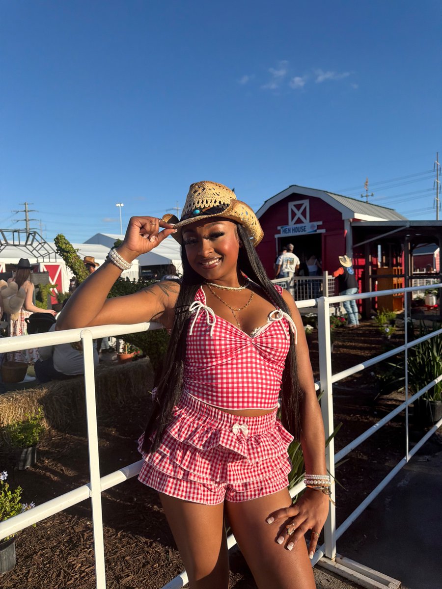 ahmyaa_'s tweet photo. Ride it like Rodeo ❤️ 🐎#HoustonRodeo https://t.co/foHWCqVf8h