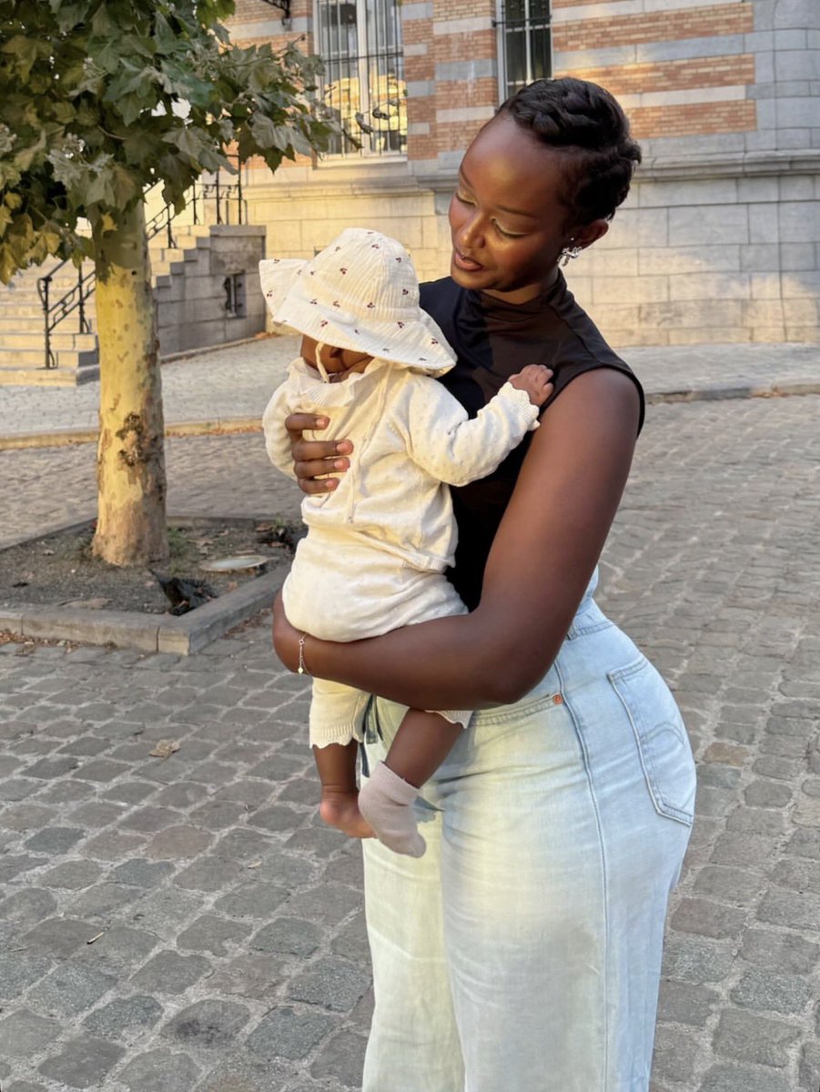 theben__3's tweet photo. Just a mama and her mini locked into their own frequency, celebrating a whole year of life with that quiet love speaking louder than anything.
The vibe ain’t even loud, but you can feel it heavy, pure bond, pure energy, everything flowing real and untouched.❤️🐅 https://t.co/EvD10lH4LP