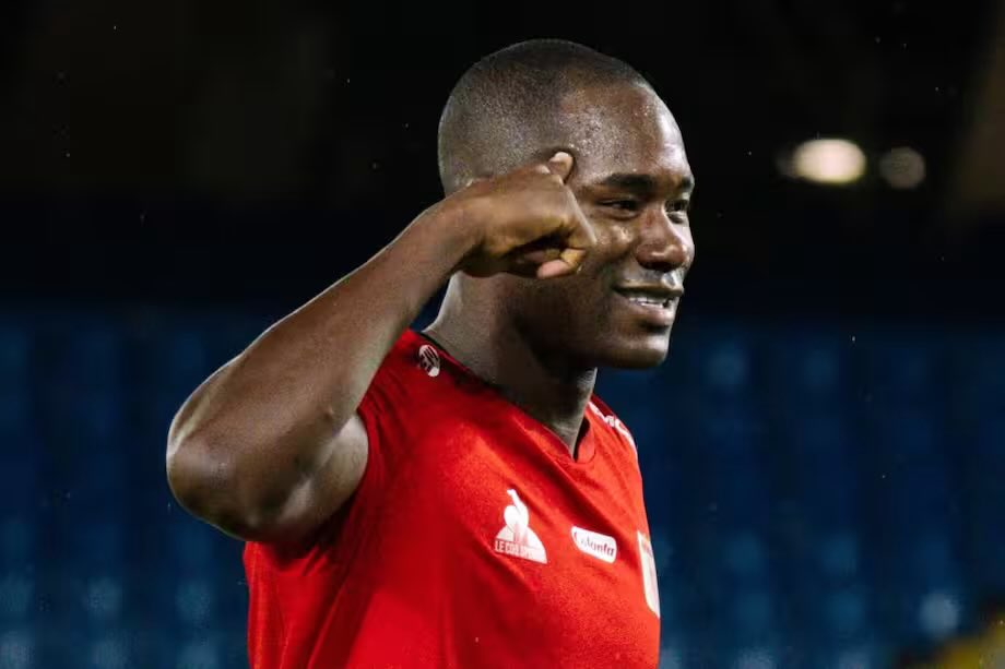 América en Europa tweet media