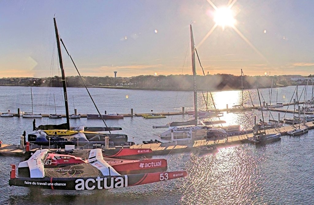 UltimBoat's tweet image. #Ultime #Ultim #Miseàleau 

Le mât d'Actual Ultim' 4, pourtant présent, sera mis en place demain.