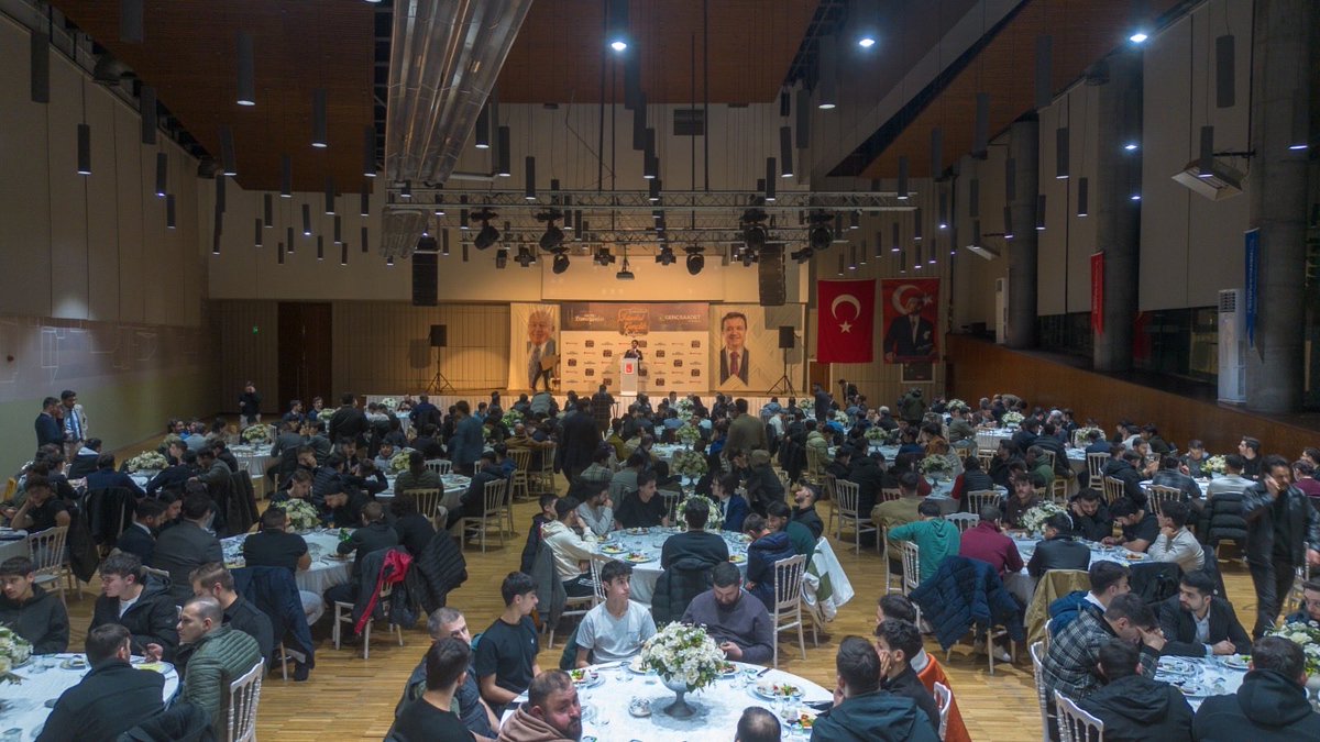 gencsaadetsb's tweet photo. Bir Sahur,
Bir Ruh,
Bir Büyük Yürüyüş.

Geleneksel İstanbul Gençlik Sahurumuzu büyük bir heyecan ve coşku ile gerçekleştirdik, Sultanbeyli teşkilatı olarak biz de bu güzel buluşmada yerimizi aldık. https://t.co/xdVfCNgjoU