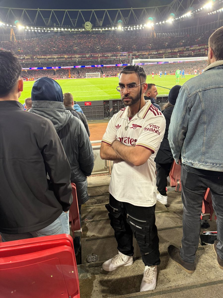 DANNY ZEALOUS tweet media