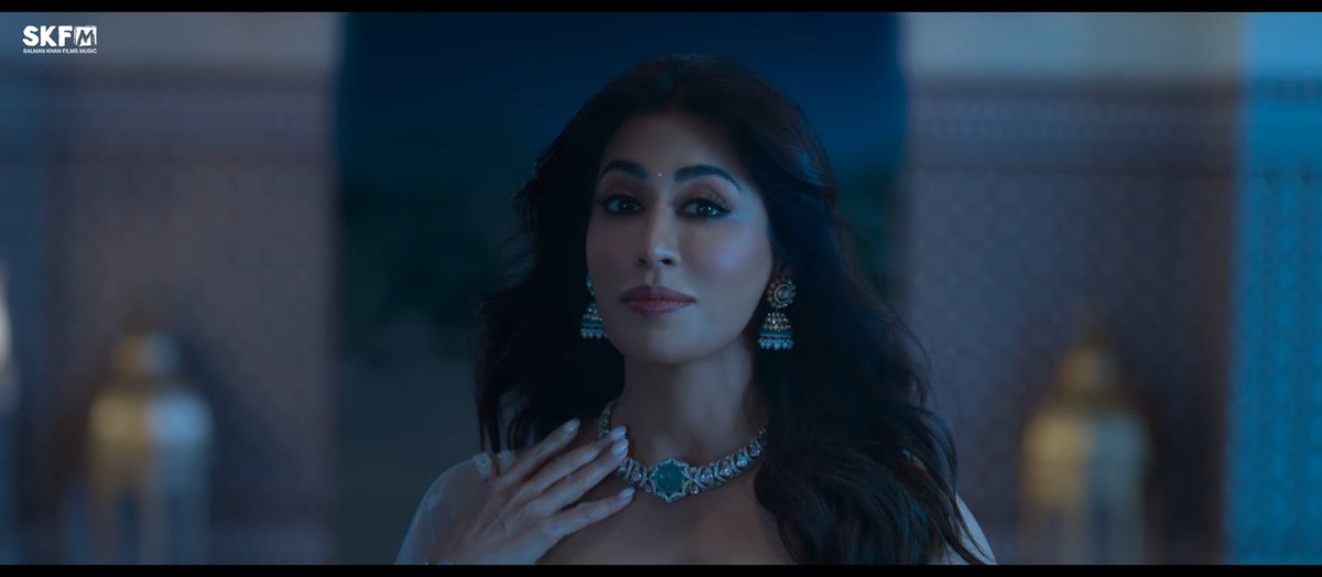 the chemistry btw Salman &amp; Chitrangada is purely charming &amp; beautifully magnetic, the way they performed in the song is just so lovely, with those smooth moves, killer expressions, &amp; that undeniable spark, every glance, every step feels so real &amp; effortless. Absolute Banger 🔥