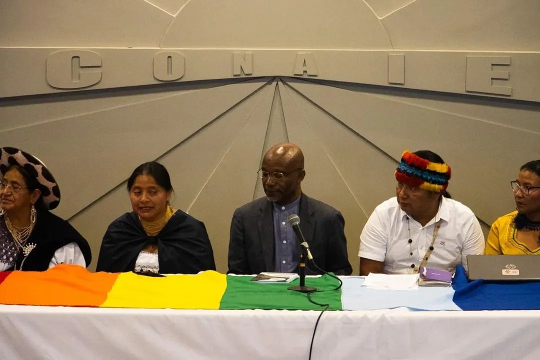 MarlonVargasEc's tweet photo. Como @CONAIE_Ecuador y la estructura nos reunimos con el relator de la ONU, Albert Barume. Expusimos las vulneraciones de derechos que vivimos frente a gobiernos de turno. Nuestras luchas y demandas son legítimas: defendemos el agua, el territorio y la vida. ✊🏽💧🌱 https://t.co/9lWEBsLsOe