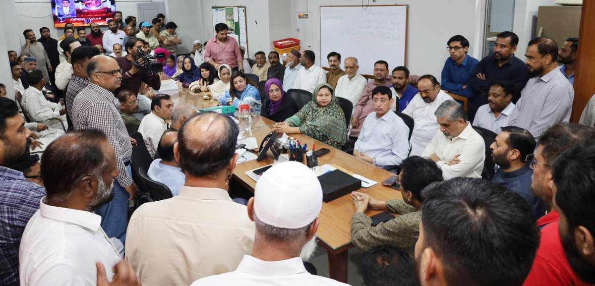 MQMPKOfficial's tweet photo. بیالیس برسوں کے دوران ایم کیو ایم نے قربانیوں استقامت اور جدوجہد کی ایسی تاریخ رقم کی ہے جس نے ایوانِ اقتدار میں حقیقی جمہوریت کی شمع روشن رکھی ہوئی ہے، ڈاکٹر خالد مقبول صدیقی
#MQMPakistan
#MQMFoundationDay
#42ndFoundationDay
#SirfMQMPakistan
@allaboutmqm https://t.co/7CjdzShkqV