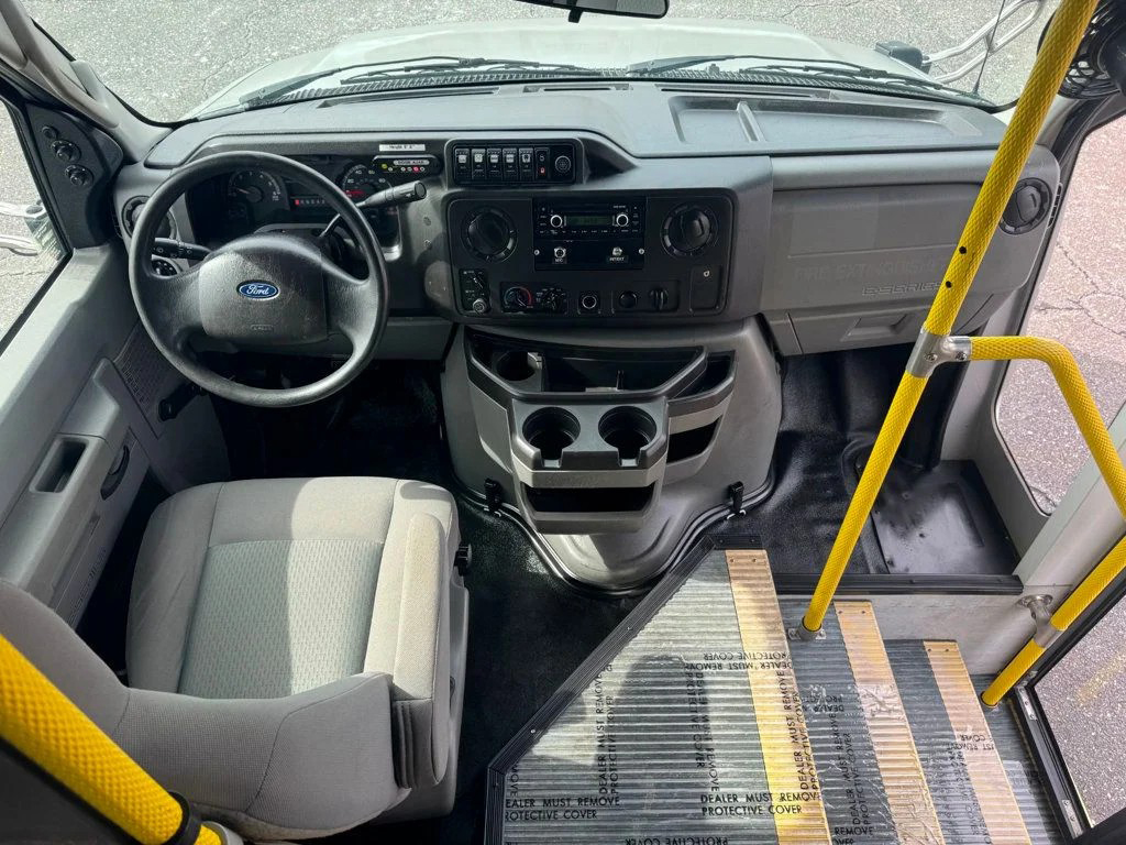 PreownedBuses's tweet photo. FORD E-450 SHUTTLE BUS WITH BRAUNABILITY WHEELCHAIR LIFT FULLY RECONDITIONED &amp; SERVICED https://t.co/QNBmueBUKN