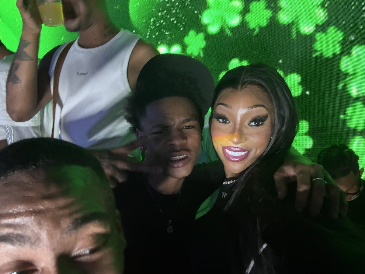 CapolottttD's tweet photo. Spring break HTX🙉 https://t.co/kq0dRI5L0g