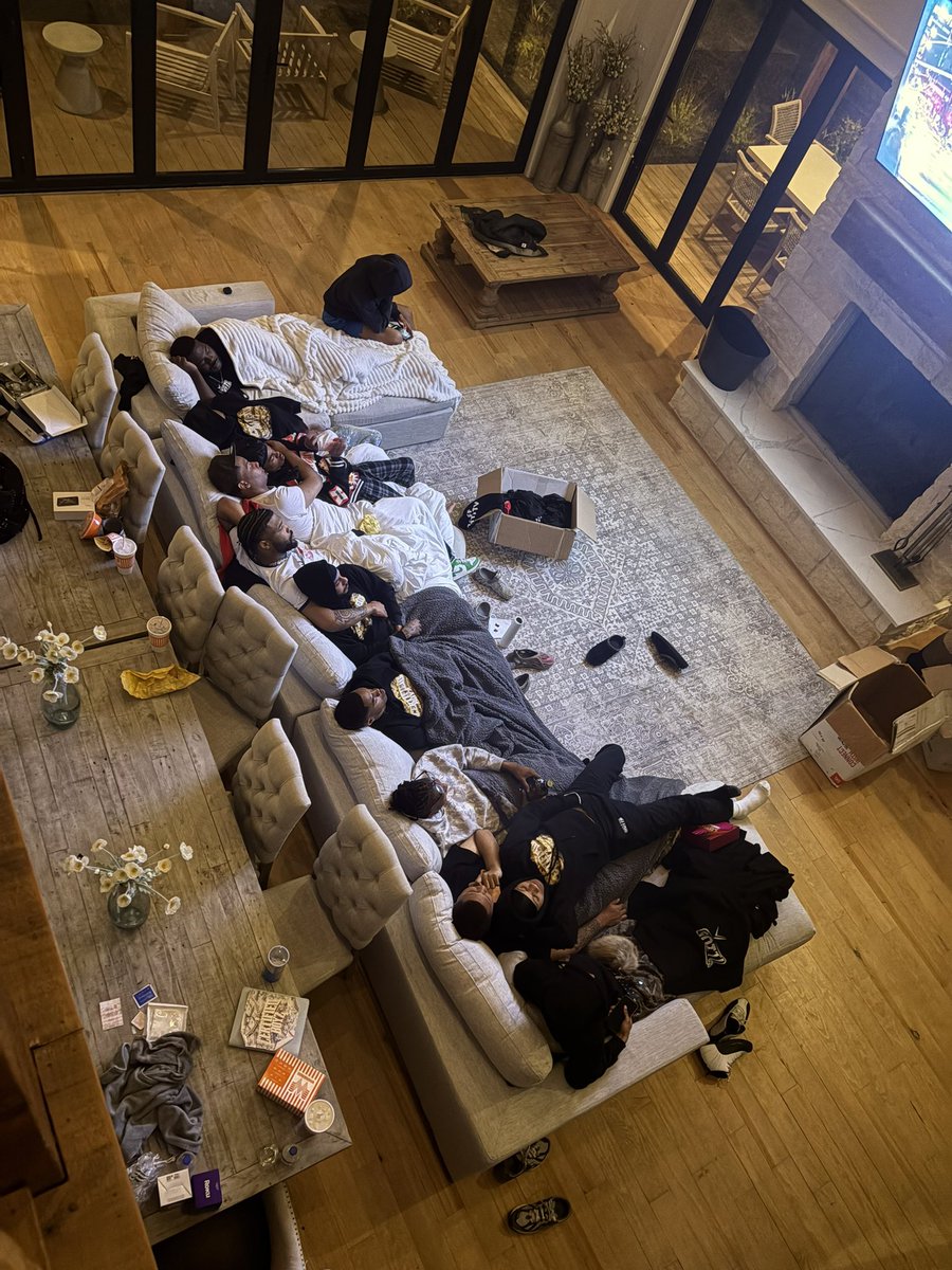 CapolottttD's tweet photo. Spring break HTX🙉 https://t.co/kq0dRI5L0g