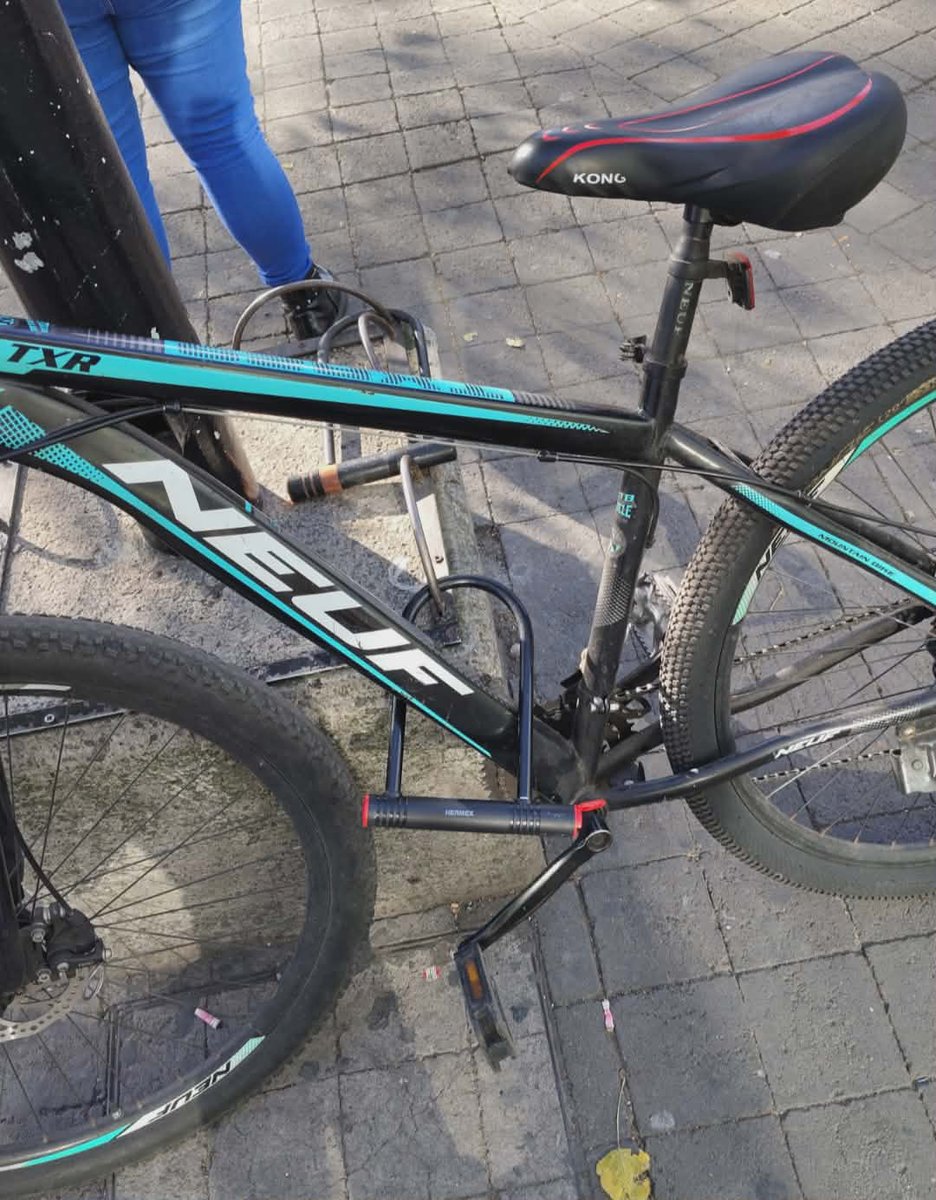 iztacalconews's tweet photo. Le robaron su #bicicleta y sólo fueron unos segundos de distracción...
La afectación es terrible porque el vecino perdió su herramienta de trabajo porque es #repartidor.
Ocurrió afuera de la piszeria ubicada en Circuito Bicentenario y Tezontle
Se agradece cualquier información https://t.co/b50imMT5jU