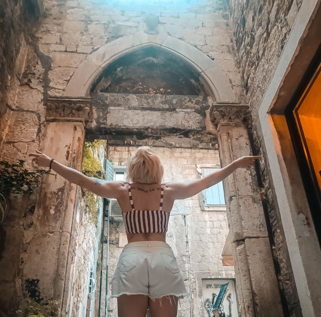 AkikoYuOfficial's tweet image. Urlaub vor 3 Jahren in Kroatien, damals noch weniger Fleisch auf den Knochen 🤫 

#visitcroatia #vacationmode #islandlife #adriaticparadise #seacliffviews #oceancalmvibes