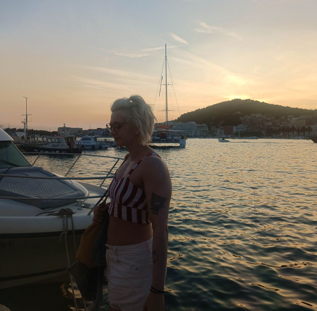 AkikoYuOfficial's tweet image. Urlaub vor 3 Jahren in Kroatien, damals noch weniger Fleisch auf den Knochen 🤫 

#visitcroatia #vacationmode #islandlife #adriaticparadise #seacliffviews #oceancalmvibes