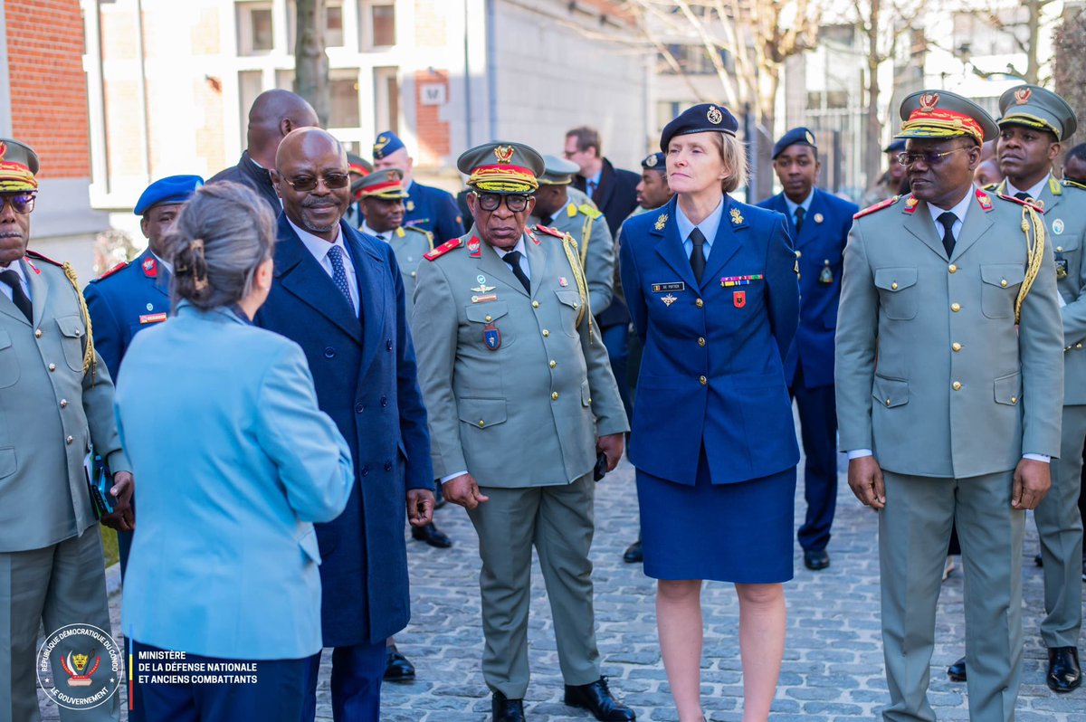 VPMDefenseRdc's tweet photo. Le renforcement des capacités opérationnelles des FARDC est une condition sine qua non en vue de leur montée en puissance : une vision chère au chef de l'État, commandant suprême des FARDC, S.E.M. Félix Antoine Tshisekedi Tshilombo. 

En itinérance au Royaume de Belgique, le Vice-Premier Ministre, Ministre de la Défense Nationale et des Anciens Combattants, Me Guy Kabombo Muadiamvita, multiplie les initiatives pour redynamiser les forces armées de la RDC, suivant le trinôme FEC : formation, équipement et casernement. 

Ce mercredi 18 mars 2026, il a visité la prestigieuse École royale militaire de Belgique, véritable creuset de formation des élites militaires, pour mieux s'enquérir du fonctionnement de cet établissement militaire au profit des FARDC.