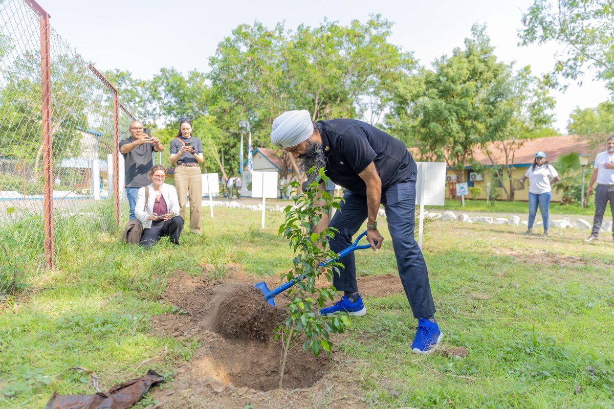 Development Canada tweet media