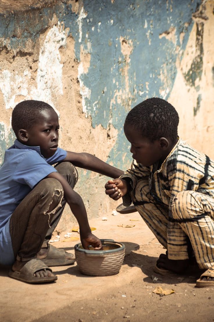 dreambuildersF's tweet photo. In Dream Builders Foundation we eat together, and share with another. 
@nentawe1 https://t.co/xwEJPhMvIM