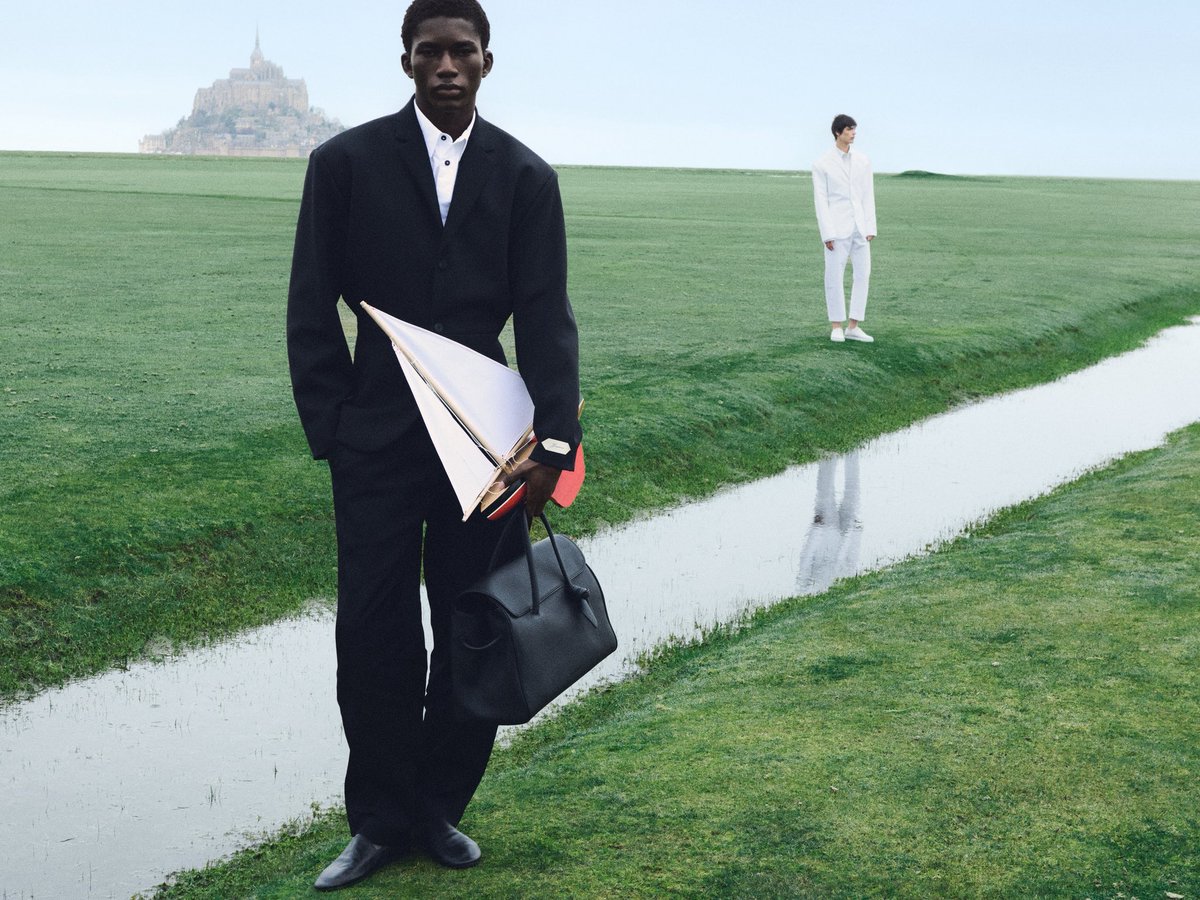 upnextdesigner's tweet photo. This new Jacquemus campaign is a big vibe. https://t.co/xDgl3Wk2Qt