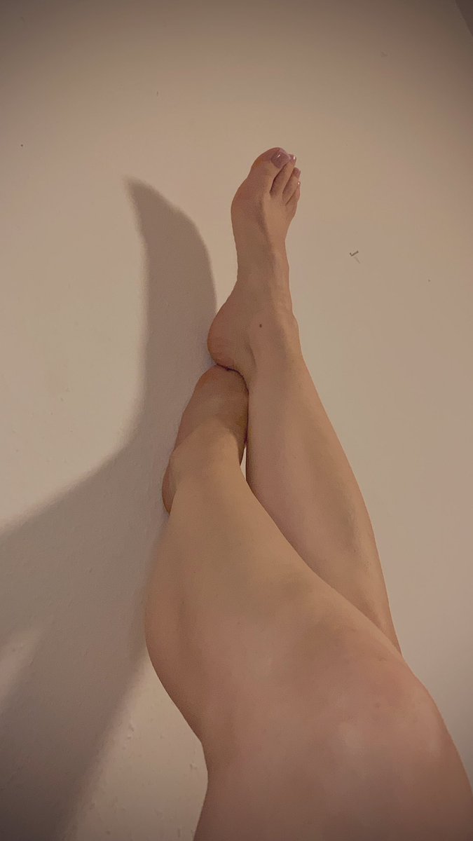 BiancaHendrix88's tweet photo. Your ice cream cone 🍦 #feet #feeteaters #feetfetısh https://t.co/SHjOV7nuB1