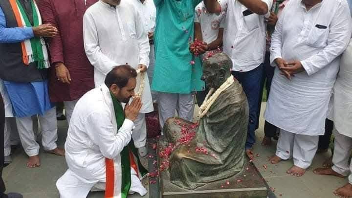 આઝાદી બાદ પહેલીવાર રાજ્યસભામાં ગુજરાત કોંગ્રેસનો એક પણ સાંસદ નહીં રહે ..શક્તિસિંહે છેલ્લે છેલ્લે વિદાઈ આપી ..એમનો કાર્યકાલ પૂર્ણ થયો ..હવે તમામે તમામ રાજ્યસભાની સીટ પર ભાજપના સાંસદો હશે .પણ શક્તિસિંહ ગોહિલ આમ તો તમામ લોકોના પ્રિય...આમ તો નેતાઓના ફેન (પ્રશંસક ન હોવું જોઈએ ) પણ જે