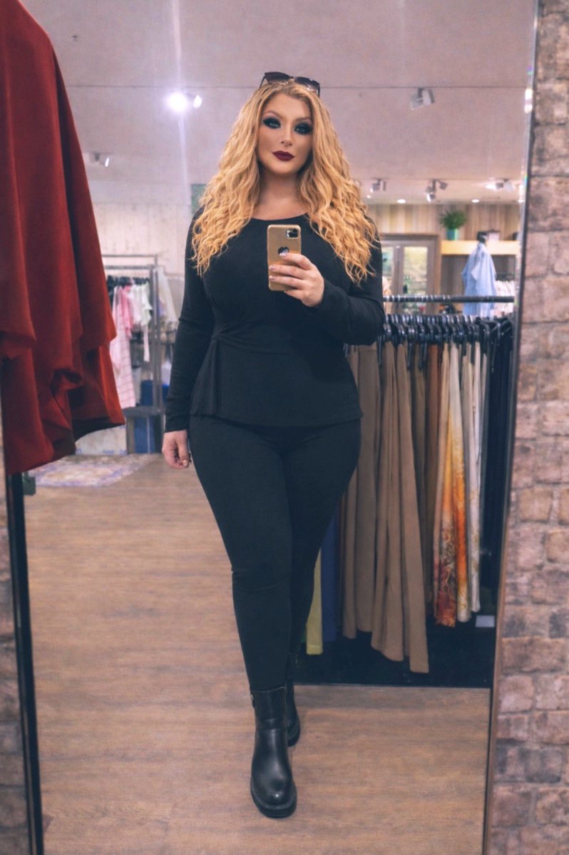 Helen Bladette tweet media