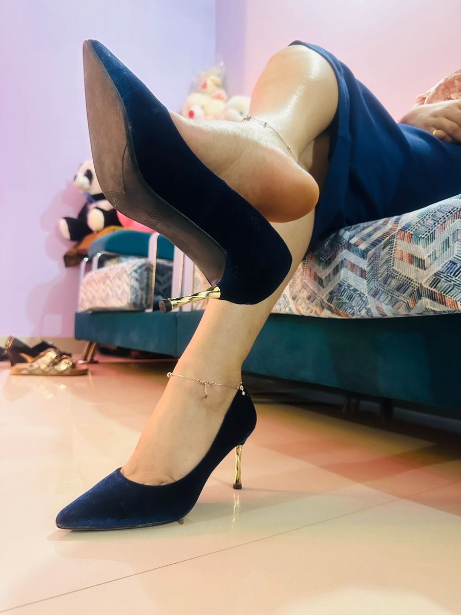 goddesspalak1's tweet photo. I don’t care what’s your identity outside bloody🦮 But infront of your Goddess 👸 you are just her bitch who obeys and follows her commands without questioning pathetic 🐷 🐷 

Apply and book your sessions fast 🐷 
 
DM me on telegram @GP000000999 https://t.co/cit3880uNR