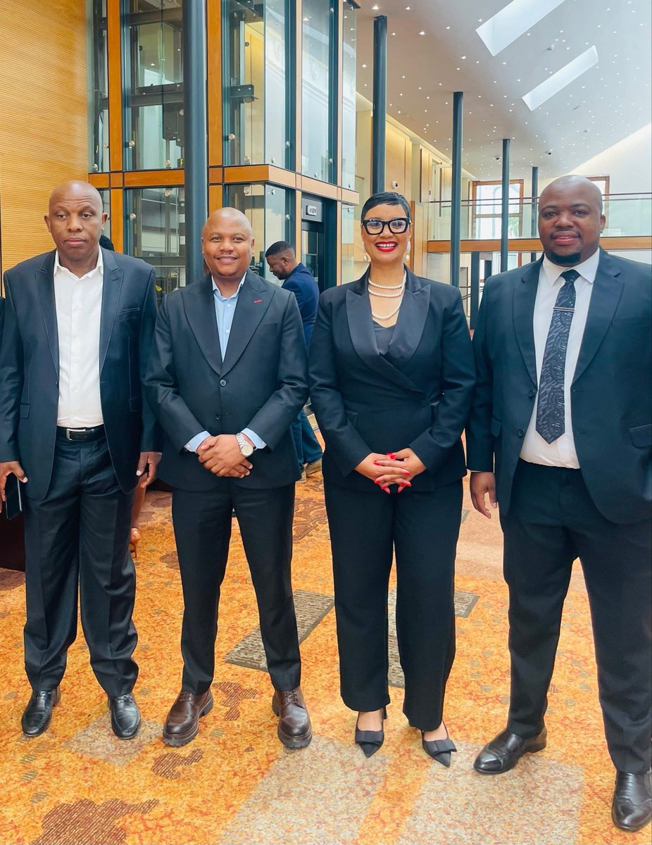 Xola Nqola🇿🇦 tweet media