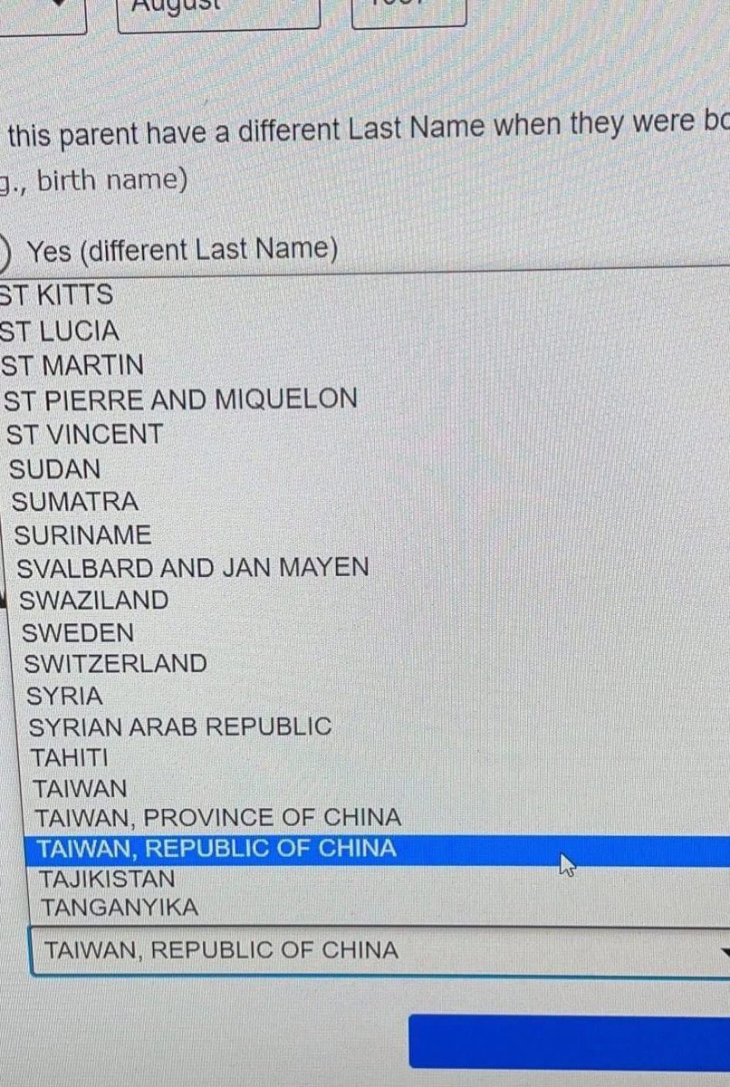 チニア tweet media