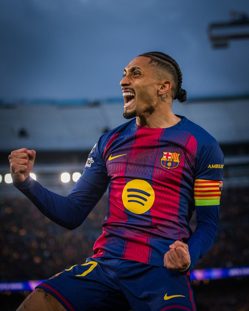 _BeFootball's tweet photo. 🚨 𝗥𝗔𝗣𝗛𝗜𝗡𝗛𝗔 🇧🇷 𝗕𝗥𝗜𝗟𝗟𝗘 𝗔𝗩𝗘𝗖 𝗟𝗘 𝗕𝗔𝗥𝗖̧𝗔 ! 💙❤️

Le Brésilien affiche désormais 𝟮𝟮 𝗚/𝗔 𝗲𝗻 𝟯𝟬 𝗺𝗮𝘁𝗰𝗵𝘀 (𝗧𝗖𝗖) 𝗰𝗲𝘁𝘁𝗲 𝘀𝗮𝗶𝘀𝗼𝗻 😳🔥

Il devient ainsi le 4ÈME MEILLEUR BUTEURS DU BARÇA en Ligue des champions 🔝🔝

▫️ 49 Messi 🇦🇷
▫️ 13 Suárez 🇺🇾
▫️ 11 Neymar 🇧🇷
▫️ 9 Raphinha 🇧🇷

Une saison XXL 🌟