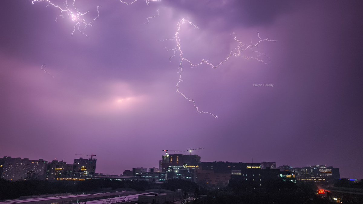 Pavan38912's tweet photo. Today @ Bengaluru 

#Bengaluru #Rains https://t.co/knRUFCMs9g
