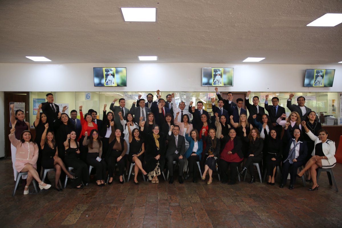 DerechoUNAMmx's tweet image. 👏Congratulamos a nuestras compañeras y compañeros que, mediante el Diplomado “Derecho Constitucional”, obtuvieron el título de licenciadas y licenciados en Derecho .¡Felicidades!
#Diplomado
#OrgulloDerecho ⚖️💪
#DerechoConstitucional