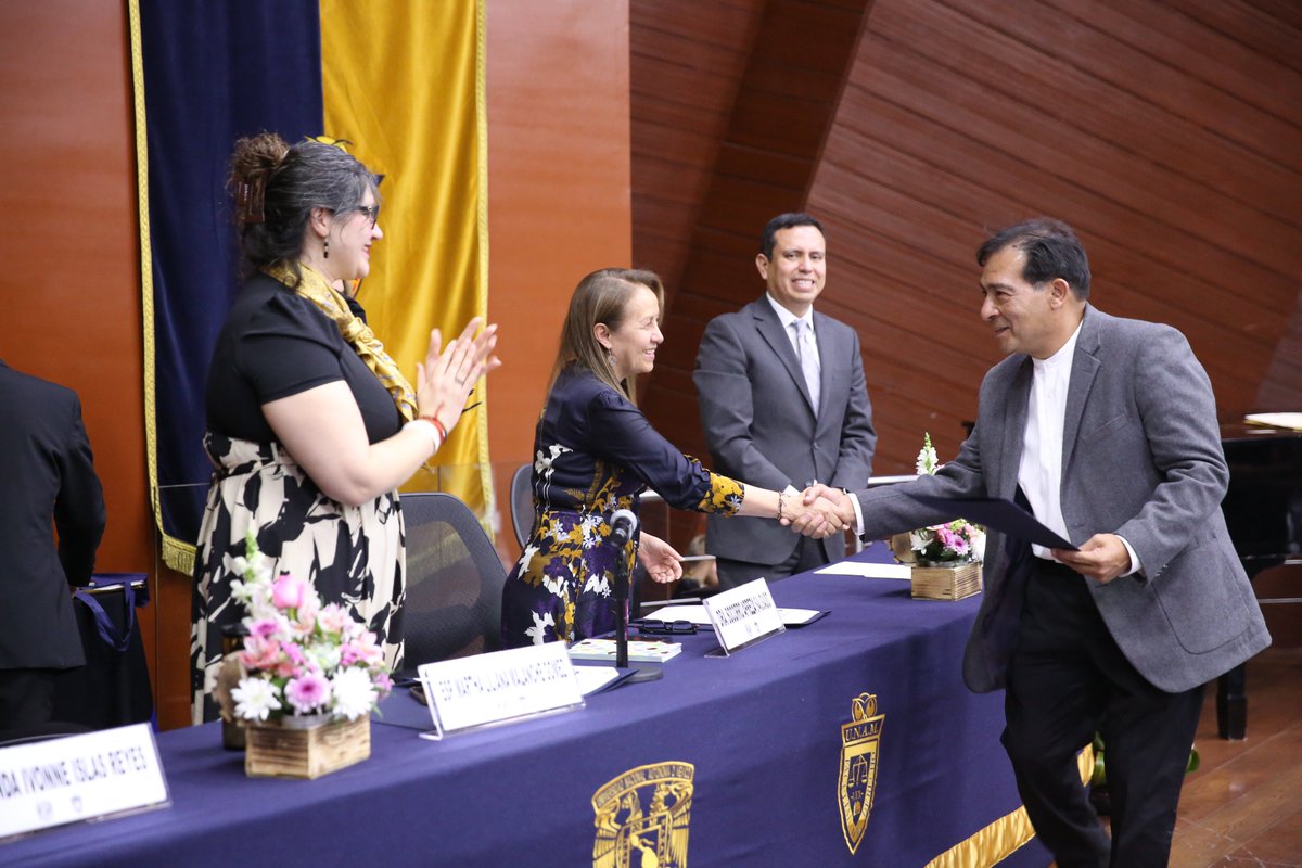 DerechoUNAMmx's tweet image. 👏Congratulamos a nuestras compañeras y compañeros que, mediante el Diplomado “Derecho Constitucional”, obtuvieron el título de licenciadas y licenciados en Derecho .¡Felicidades!
#Diplomado
#OrgulloDerecho ⚖️💪
#DerechoConstitucional