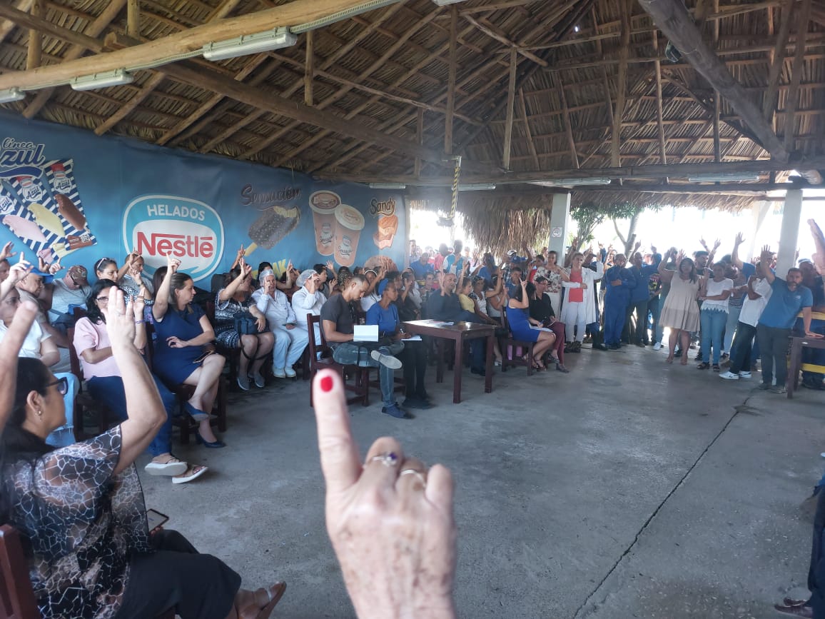 Participé en la asamblea de afiliados de la empresa Coralac SA. Se aprobó la actualización del Convenio Colectivo de trabajo y su director rindió cuentas sobre la situación actual de la empresa en el actual escenario, así como las acciones para enfrentarlas.