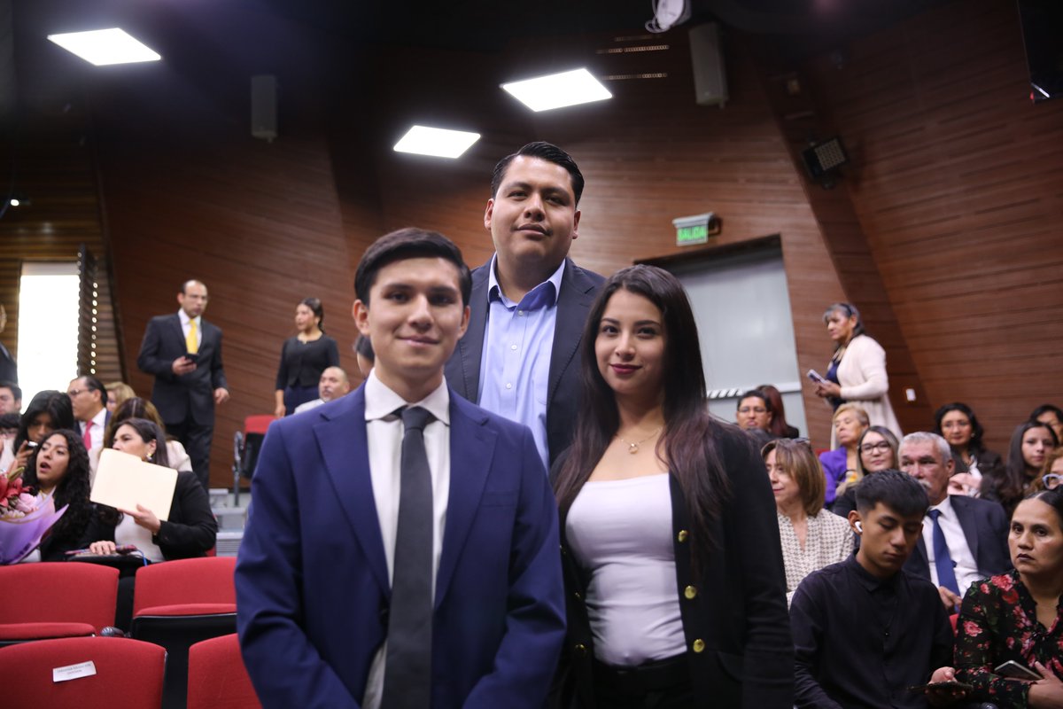 DerechoUNAMmx's tweet image. 👏Congratulamos a nuestras compañeras y compañeros que, mediante el Diplomado “Derecho Constitucional”, obtuvieron el título de licenciadas y licenciados en Derecho .¡Felicidades!
#Diplomado
#OrgulloDerecho ⚖️💪
#DerechoConstitucional