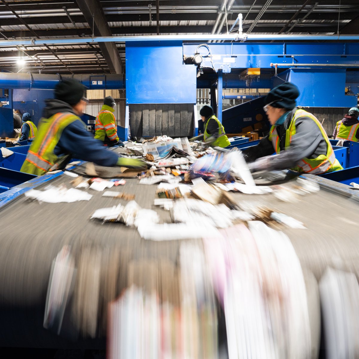 CasellaWaste's tweet photo. Recycling is always evolving. Every day, we’re investing in smarter systems, stronger partnerships, and better solutions to turn today’s discards into tomorrow’s resources. ♻️ This Global Recycling Day, join us in moving recycling forward. Learn more at https://t.co/rITDI7oQ8Y. https://t.co/buscPkQdW5