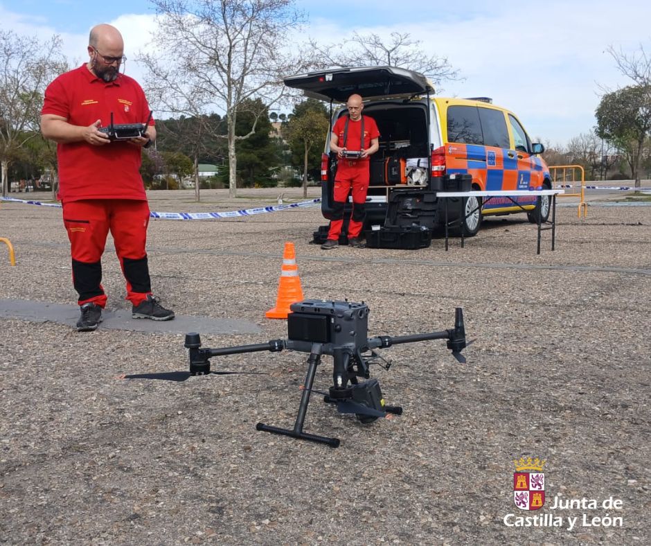 112cyl's tweet image. Medios de la Agencia de #ProtecciónCivil y #Emergencias de la @jcyl han participado esta tarde en un simulacro de accidente con múltiples víctimas en el estadio José Zorrilla de #Valladolid.