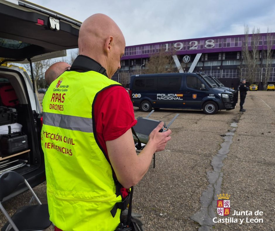 112cyl's tweet image. Medios de la Agencia de #ProtecciónCivil y #Emergencias de la @jcyl han participado esta tarde en un simulacro de accidente con múltiples víctimas en el estadio José Zorrilla de #Valladolid.