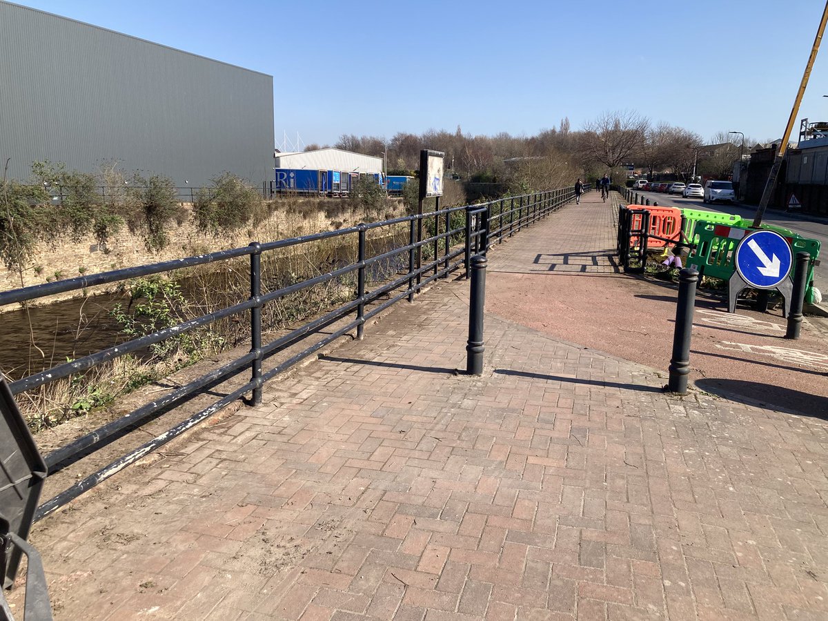 Blue loop tweet media