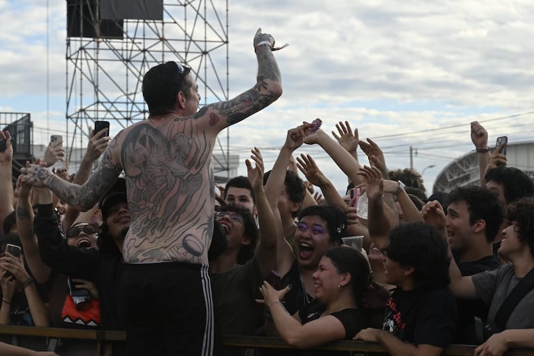 TheOrlandini's tweet photo. Resumen #Asuncionico día 1:
- Viagra Boys debe volver anteayer
- Interpol: VENGAN SIEMPRE
- Turnstile despertó cosas que jamás pensé que despertaría en el público local, simplemente hermoso
- Deftones emotivo, heavy, precioso, Chino más paraguayo que la corrupción
- Skrillex por algo es lo que es