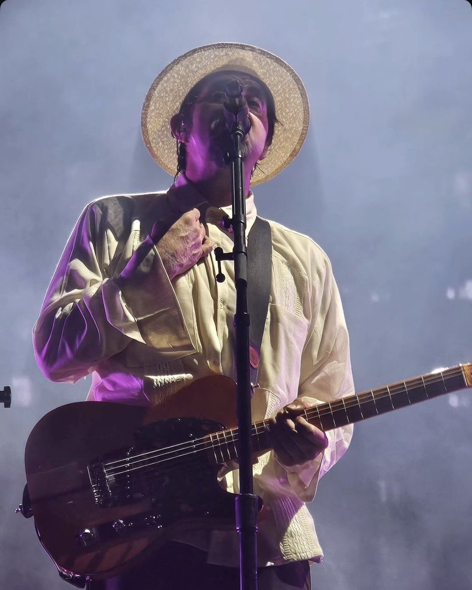 Resumen #Asuncionico día 1:
- Viagra Boys debe volver anteayer
- Interpol: VENGAN SIEMPRE
- Turnstile despertó cosas que jamás pensé que despertaría en el público local, simplemente hermoso
- Deftones emotivo, heavy, precioso, Chino más paraguayo que la corrupción
- Skrillex por