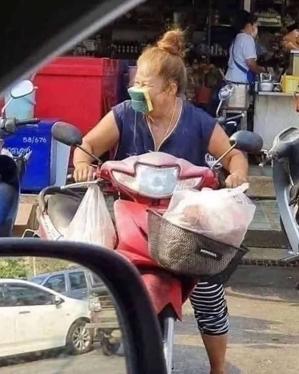 6 años de haber vivido este surrealismo. Lástima que no voy a tener nietos para contarles.