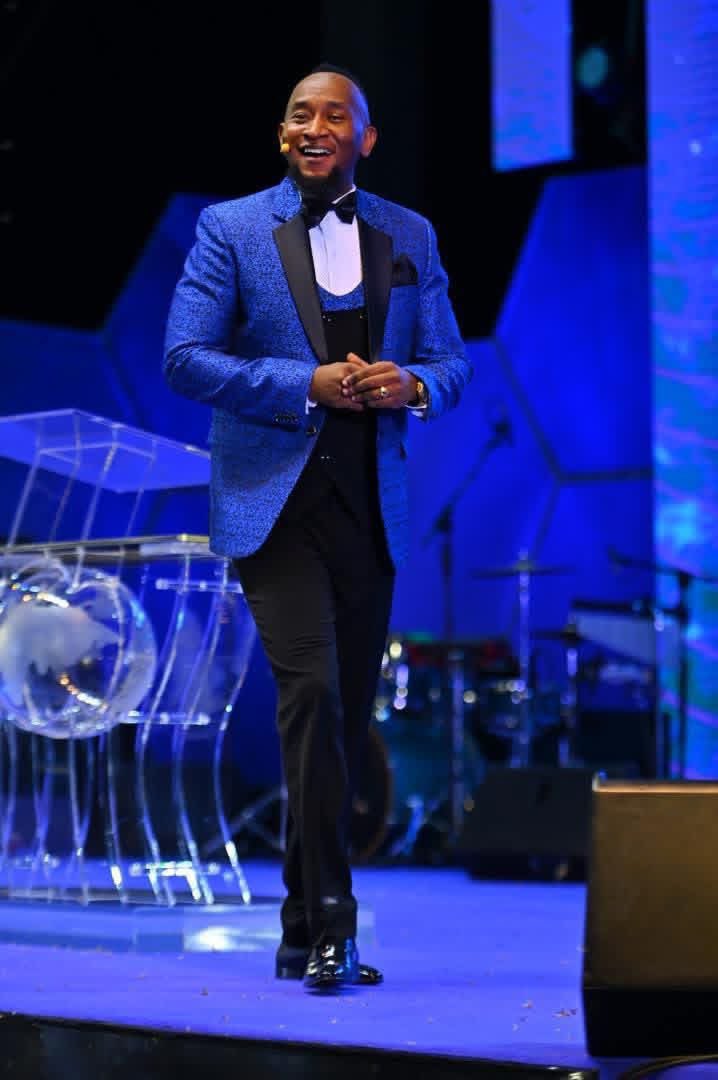 UnmatchedGlory's tweet photo. True men of God like Prophet Elvis are a rare breed in this day; don’t wait for the age to come to realise this Gift of God in our generation!
#ProphetElvisMbonye https://t.co/lGb6zasOZk