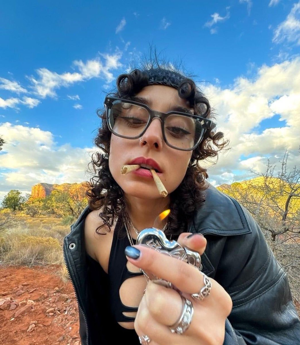 GANJA QUEEN👸🏼🍃 tweet media