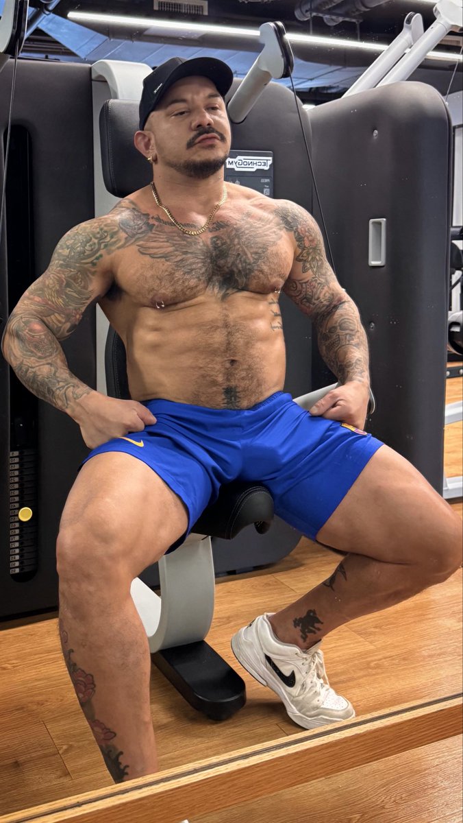 TorilanycX's tweet photo. Chest day 💪🏽 https://t.co/MwOiSFBRYg
