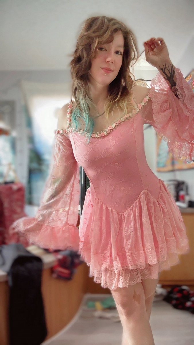 Silv3r_Foxx_'s tweet photo. Ima princess okay? 
#ooc #imaprincess https://t.co/ODPZ9JiGvI