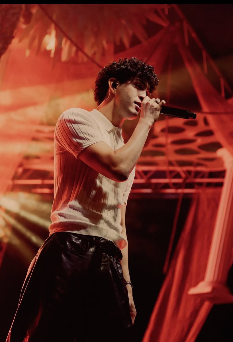 994Jolie's tweet image. Nato per stare lì su quel palco ed emozionare quanto speciale sei chriii sempre con te 🫶🏻✨❤️‍🔥❤️‍🔥 pt 3
#mida