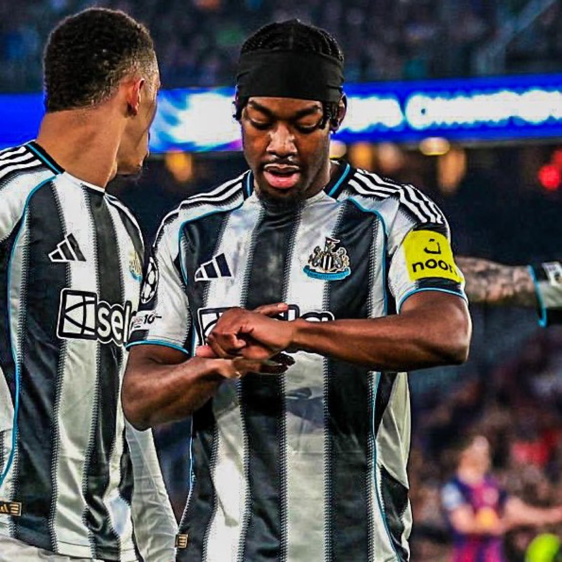footballpunditX's tweet image. ◎ 06’ Barcelona 1-0 Newcastle
◉ 12’ Barcelona 1-1 Newcastle
◎ 17’ Barcelona 2-1 Newcastle
◉ 27’ Barcelona 2-2 Newcastle

Elanga has been an absolute FLOP all season and he's turned up at the Camp Nou and scored TWO goals inside the first half. 🍿
#BARNEW #UCL