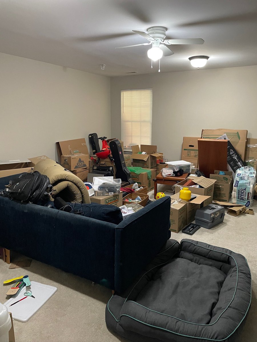 life_on_track's tweet image. You know that dread and overwhelm after moving day? That’s where I come in! I love unpacking and helping clients set up their new spaces. #declutter #getorganized #unpacking #movingday